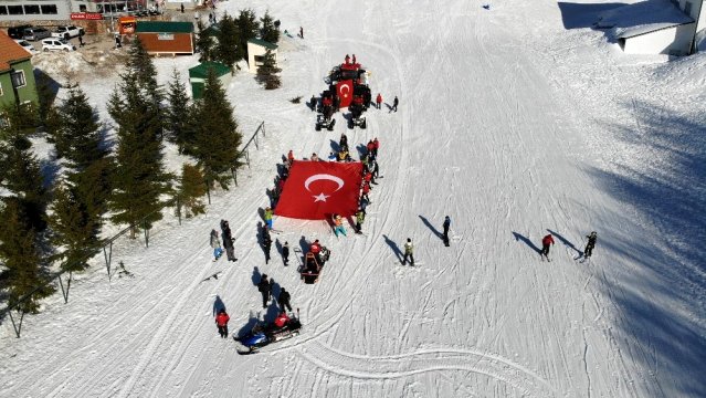 Kartepe'de JAK timleri Şehitlerimiz için deb Türk Bayrağı açtı!