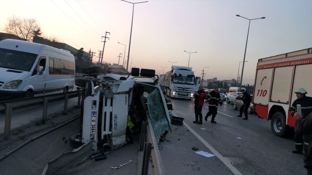 Devrilen Kamyonun Sürücüsü Ağır Yaralandı