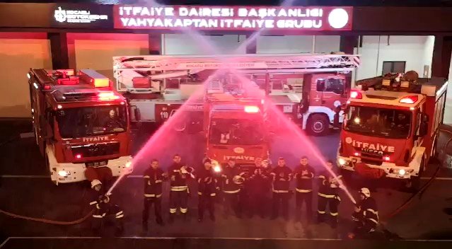 İtfaiyecilerden sağlık çalışanlarına sirenli destek