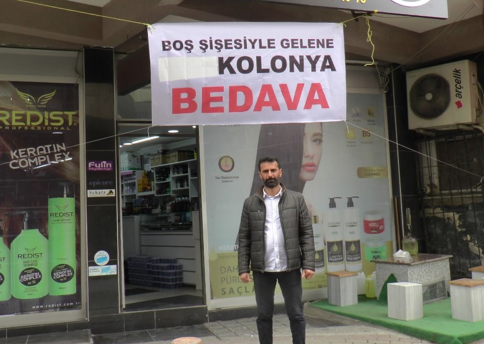 Gebze'de Tanem Kozmetik Bedava Kolonya Dağıttı!